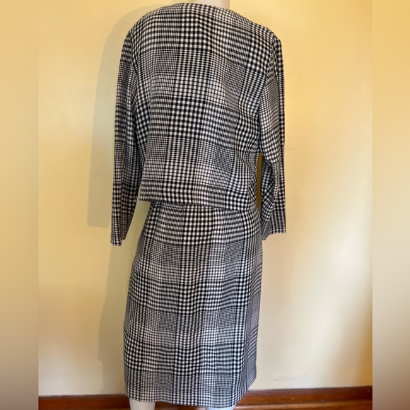 Serbin short sleeve black & white houndstooth print dress with matching jacket. - Picture 4 of 11
